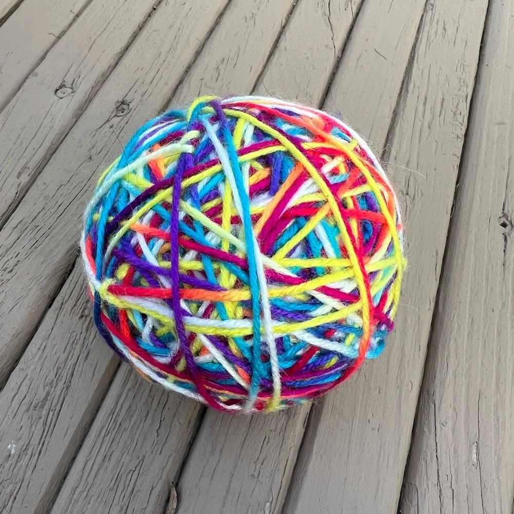 Yarn Ball Style Cat Toy